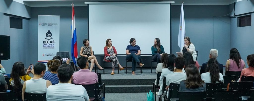 2023-11-15 Exbecarias en panel