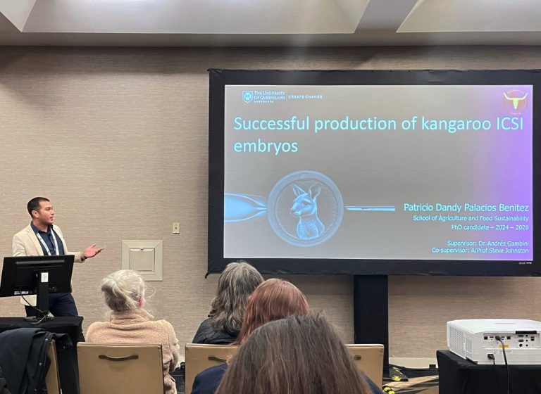 Imagen de la presentación de Patricio Dandy Palacios Benítez, quien está haciendo un Doctorado en Biotecnologías de Reproducción Asistida en Animales Silvestres en la Universidad de Queensland, Australia.